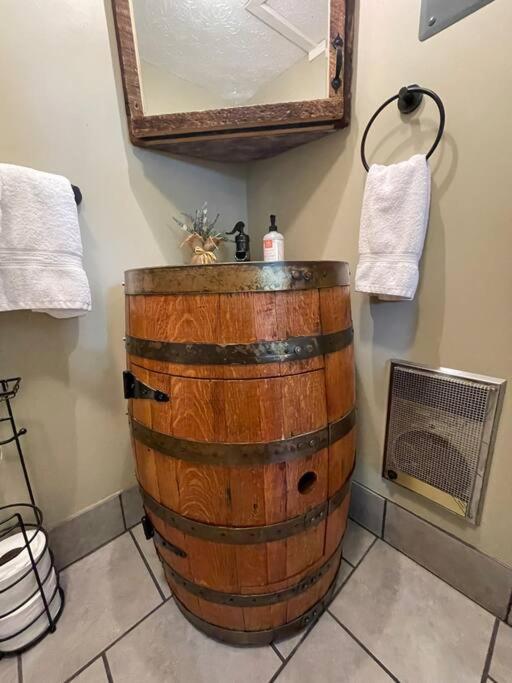 Bourbon Trail Cabin On The Farm Lawrenceburg Extérieur photo