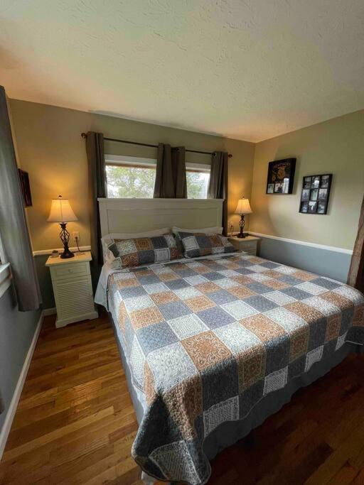 Bourbon Trail Cabin On The Farm Lawrenceburg Extérieur photo