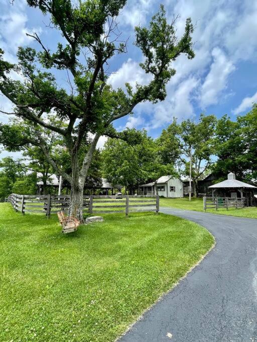 Bourbon Trail Cabin On The Farm Lawrenceburg Extérieur photo