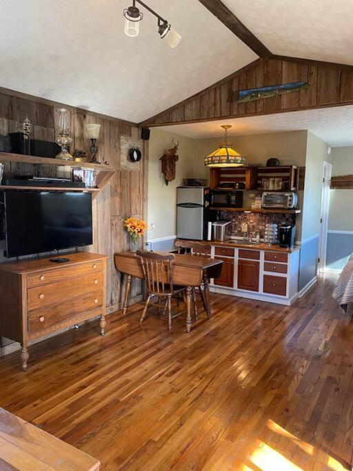 Bourbon Trail Cabin On The Farm Lawrenceburg Extérieur photo